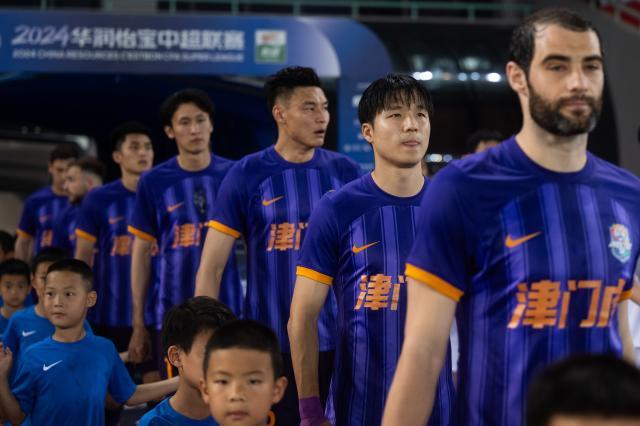 乐鱼APP下载-津门虎集结先进行总结会 于洋丁海峰开导小队员