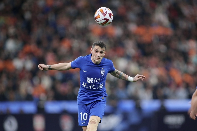 乐鱼APP下载-媒体人：斯坦丘放弃了合同内的很多薪水，英博为其开出中超顶薪