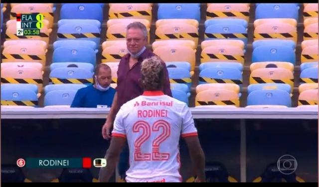 捐款百万让他对老东家上场 右后卫吃红牌球队输球